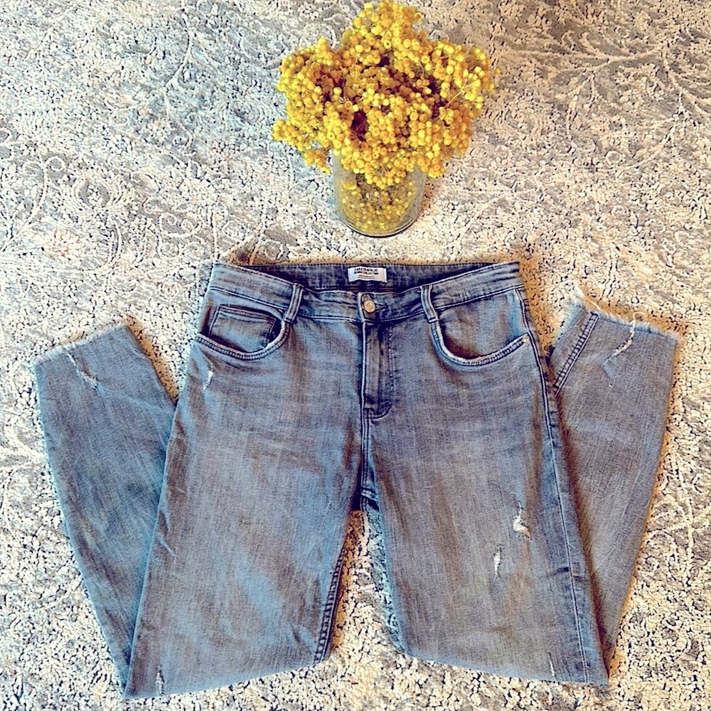 ZARA Trafaluc Distressed Jeans